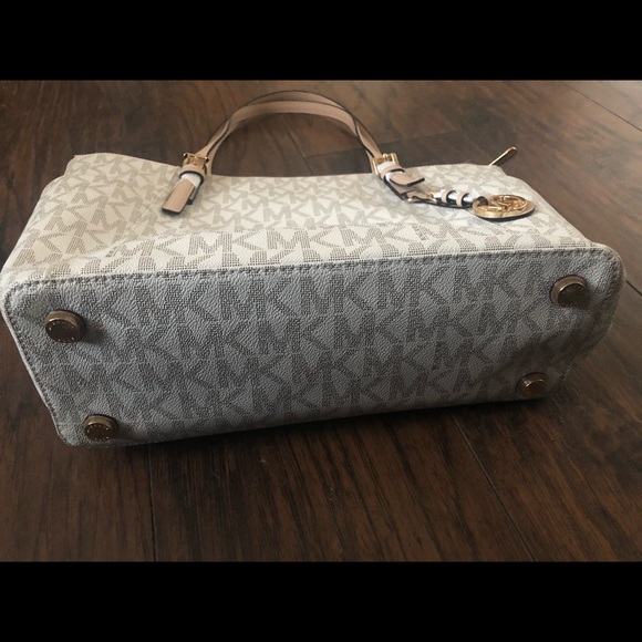 Brand New MK Large Tote - Picture 6 of 7